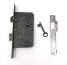 Låsekasse - venstre - med nøkkel og sluttblikk thumbnail